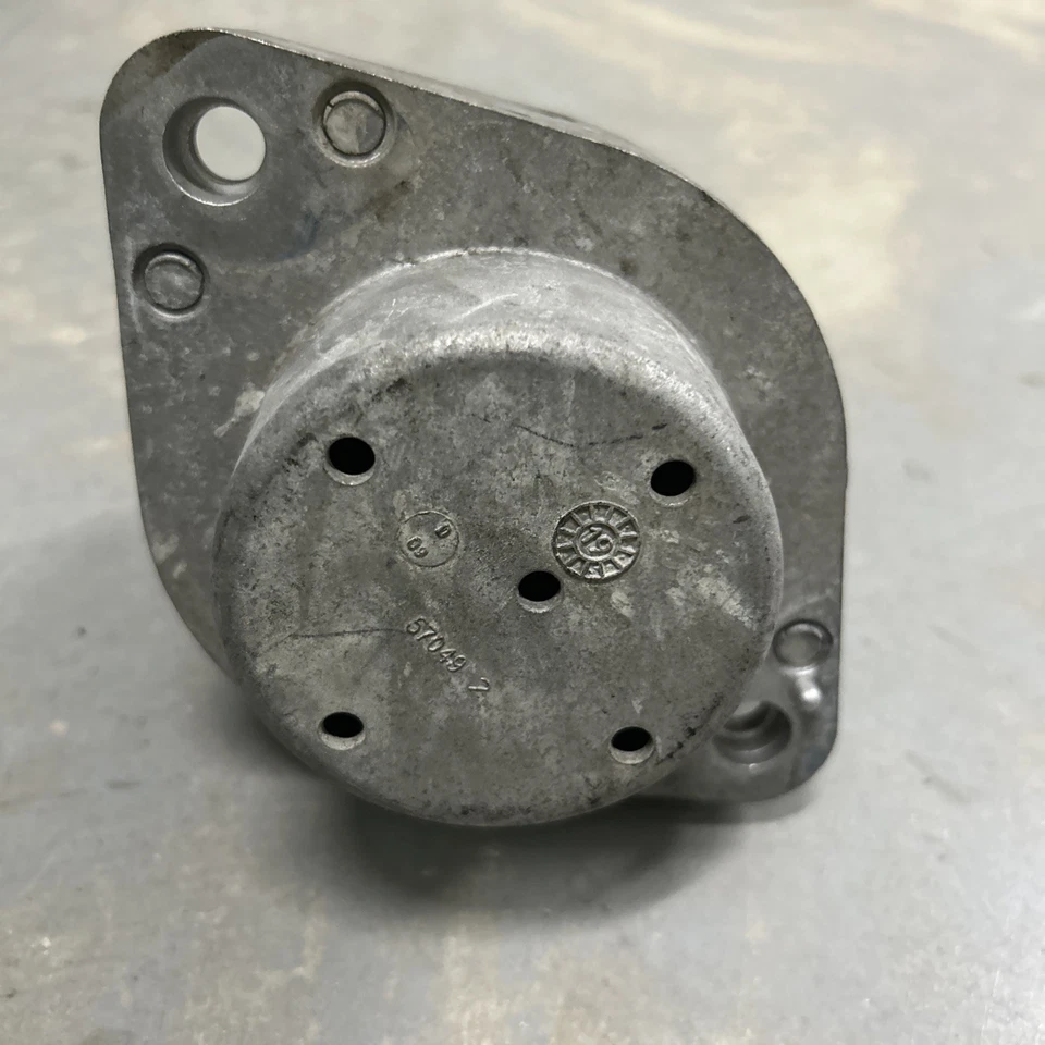 2016-2024 CHEVROLET CAMARO MOTOR MOUNT V8 LEFT AND RIGHT   OEM 23340392 0027 - Image 3 of 3