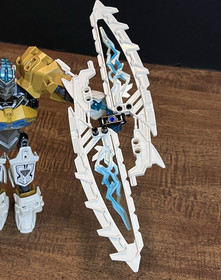 LEGO BIONICLE: Kopaka-Master of Ice (70788) (Missing Gold Mask and Skull Spider)