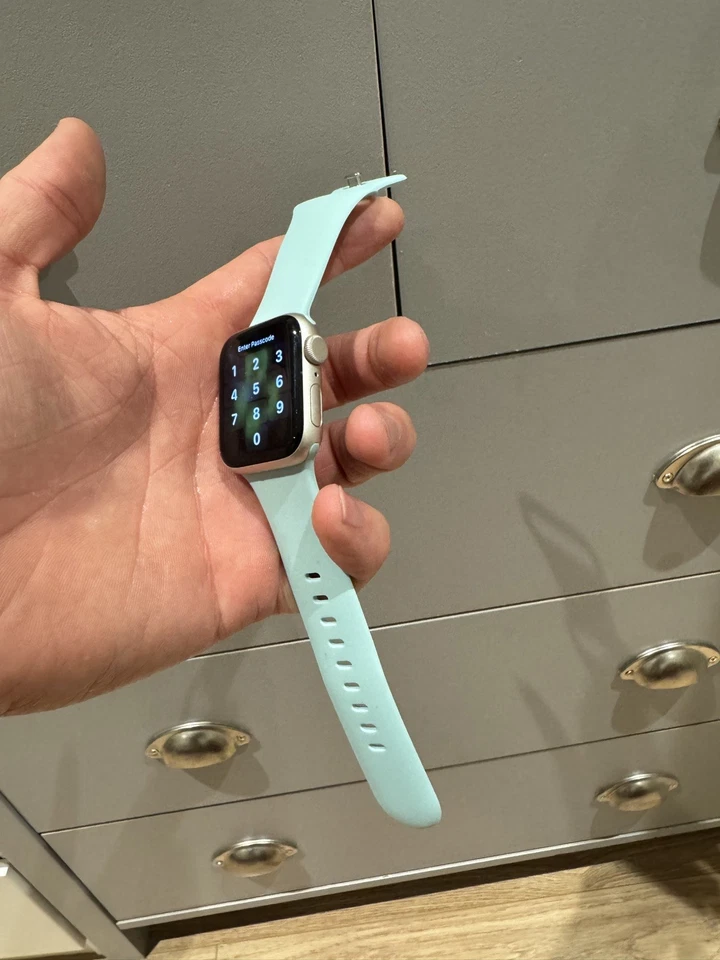 Apple Watch Serie SE - Image 2 of 4