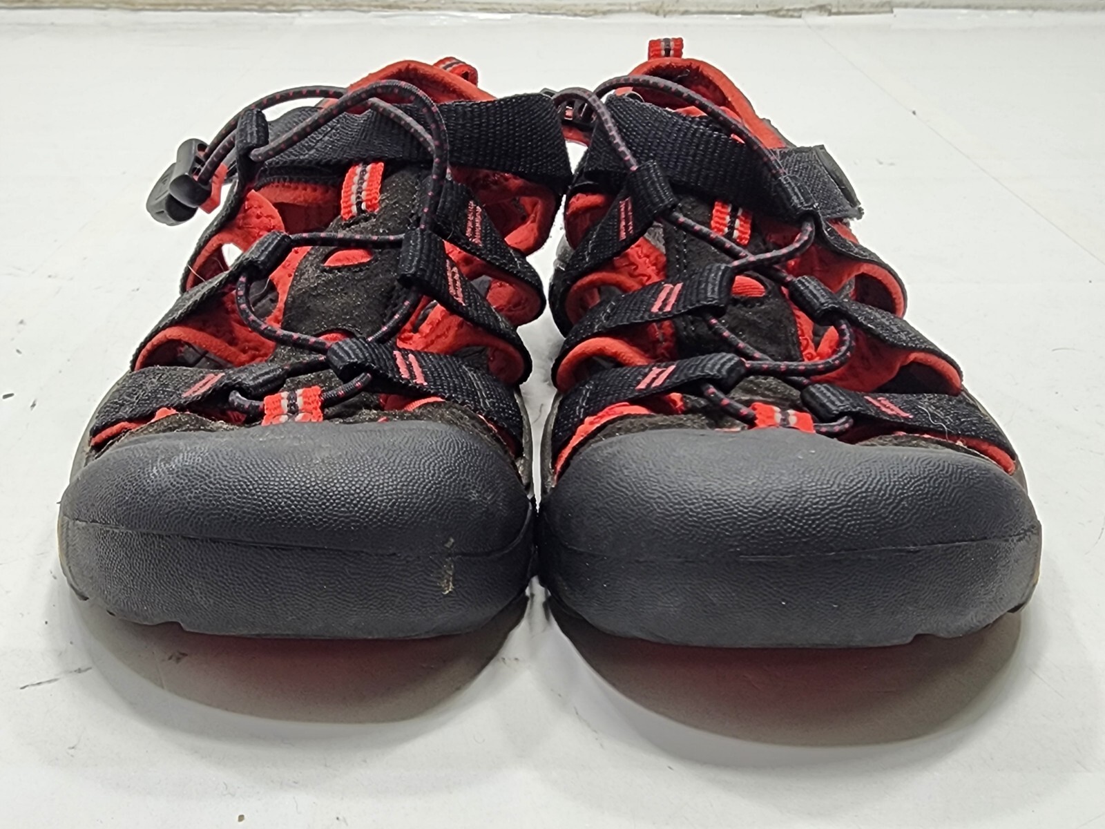 Scarpe da acqua Keen Newport Hydro da trekking all'aperto rosse nere taglia 5 da donna