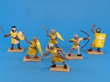 DSG ARGENTINA  MEDIEVAL CRUSADERS KNIGHTS YELLOW  WHITE TUNICS  TOY SOLDIER