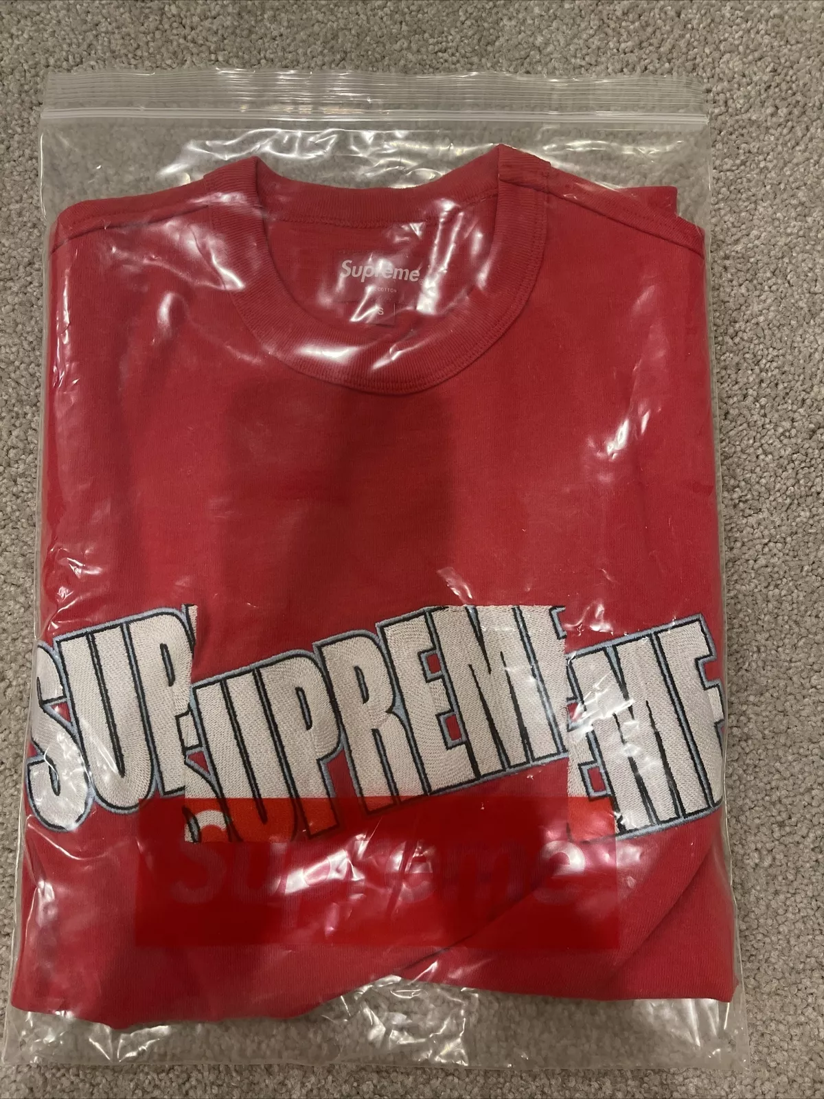 Tee shirt Supreme coupe logo rouge neuf taille S