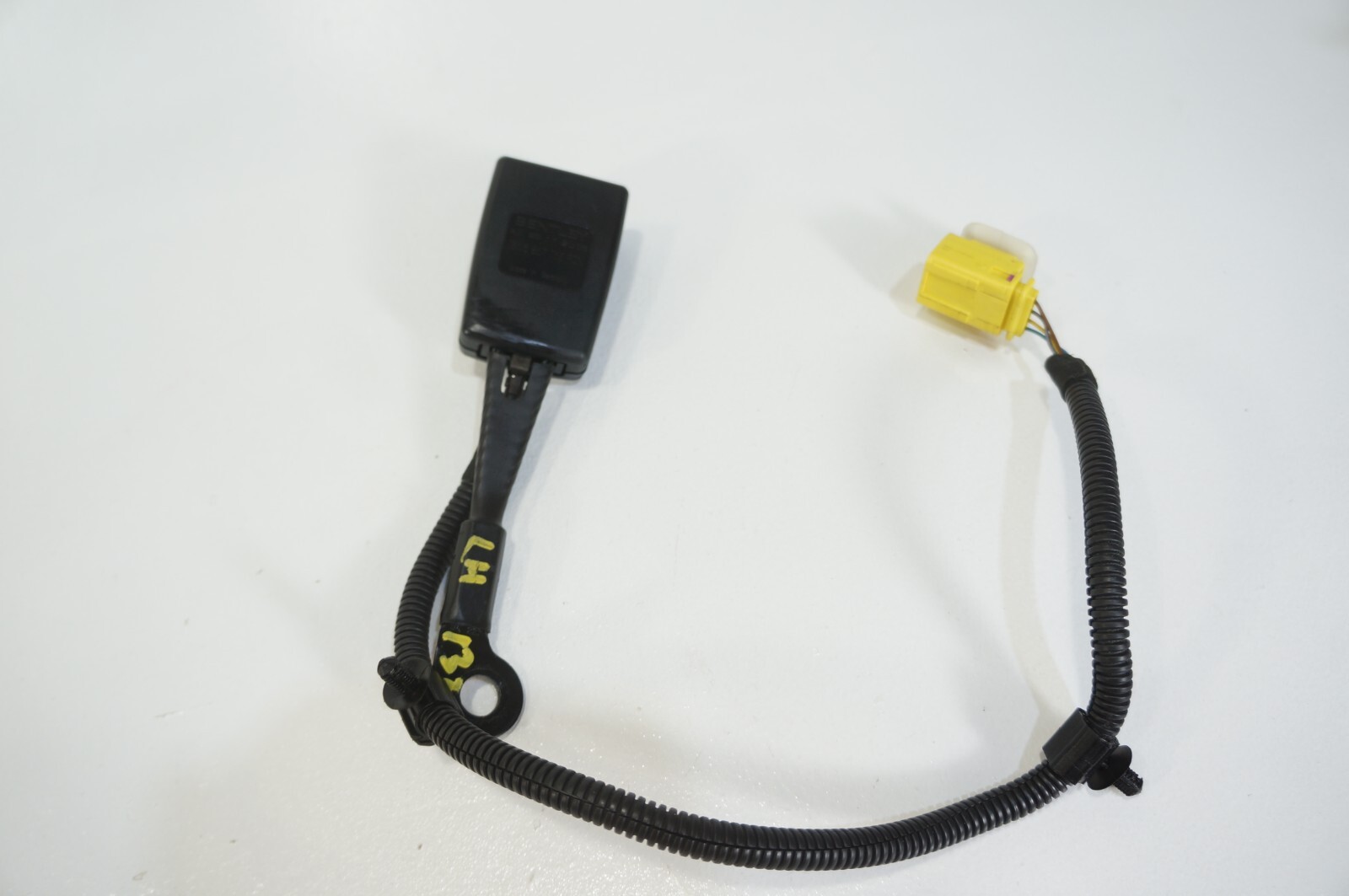 06-2012 Bentley Continental Flying Spur Front Left Driver Side Seat Belt Buckle