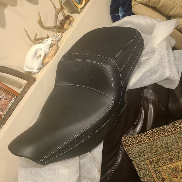 Indian Motorcycle OEM Extended Reach Rogue Seat Black 2883664-vba for