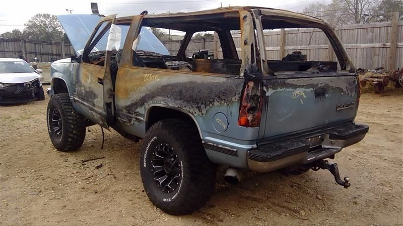 Radiator 8-305 1-3/8" Thick Fits 88-94 CHEVROLET 1500 PICKUP 771194 - Image 4 of 4