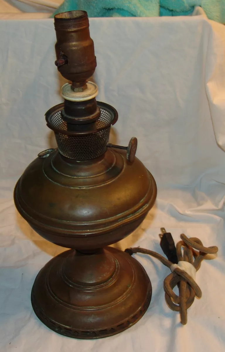 1pc Plastic Play House Toy, Vintage Kerosene Lamp Design Toy Accessory For Kids