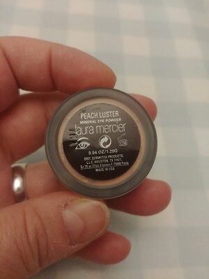 Laura Mercier ''Peach Luster'' Mineral Eye Powder EINGESTELLT
