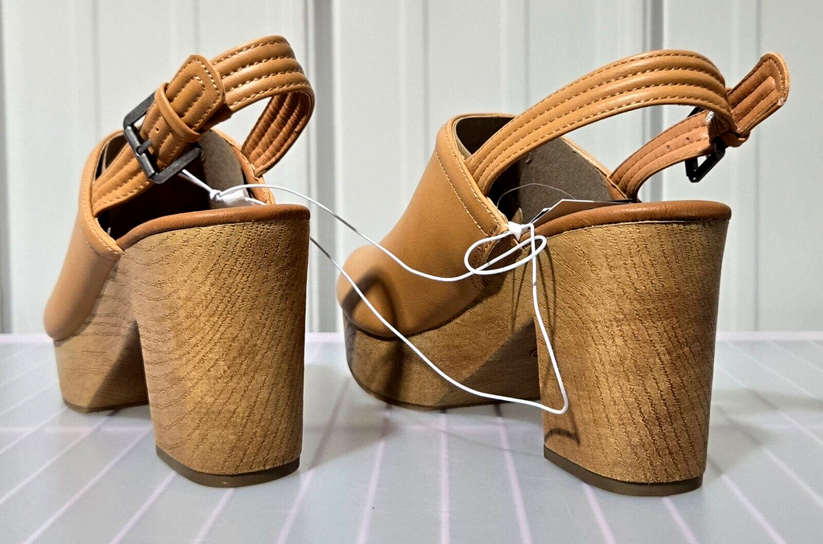 Universal Thread Women's Size 11 Tan Watson Platform Clog