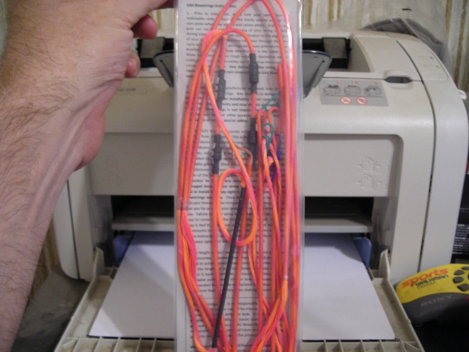 Gas Strings Mathews PRIMA Bowstring And Cable Set W/ Speed Nocks Flo Pink Orange - Image 2 of 2