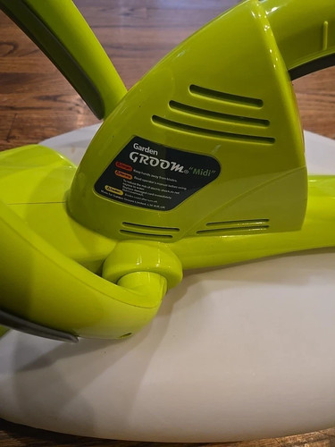GARDEN GROOM HEDGE/BUSH TRIMMER/GROOMER 147-M90 W/ COLLECTION BIN NO BAG**TESTED - Picture 3 of 3