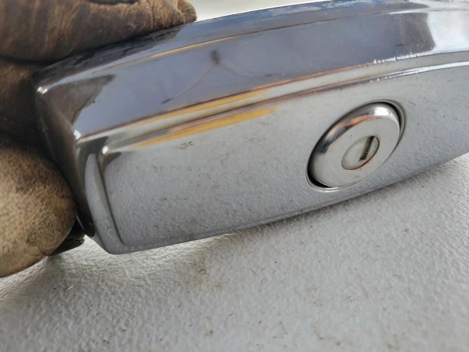 78-91 Chevrolet GMC K5 Blazer Jimmy Tailgate Power Window Switch Key Lock Gate - Image 3 of 4