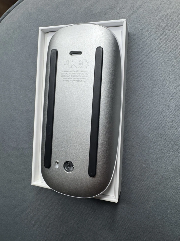 Apple Magic Mouse Wireless USB-C Multi-Touch Surface In White MXK53AM/A (A3204) - Image 4 of 4