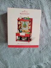 Hallmark Ornament 2015 Mrs. Claus's Kitchen Sink Member's Exclusive 
