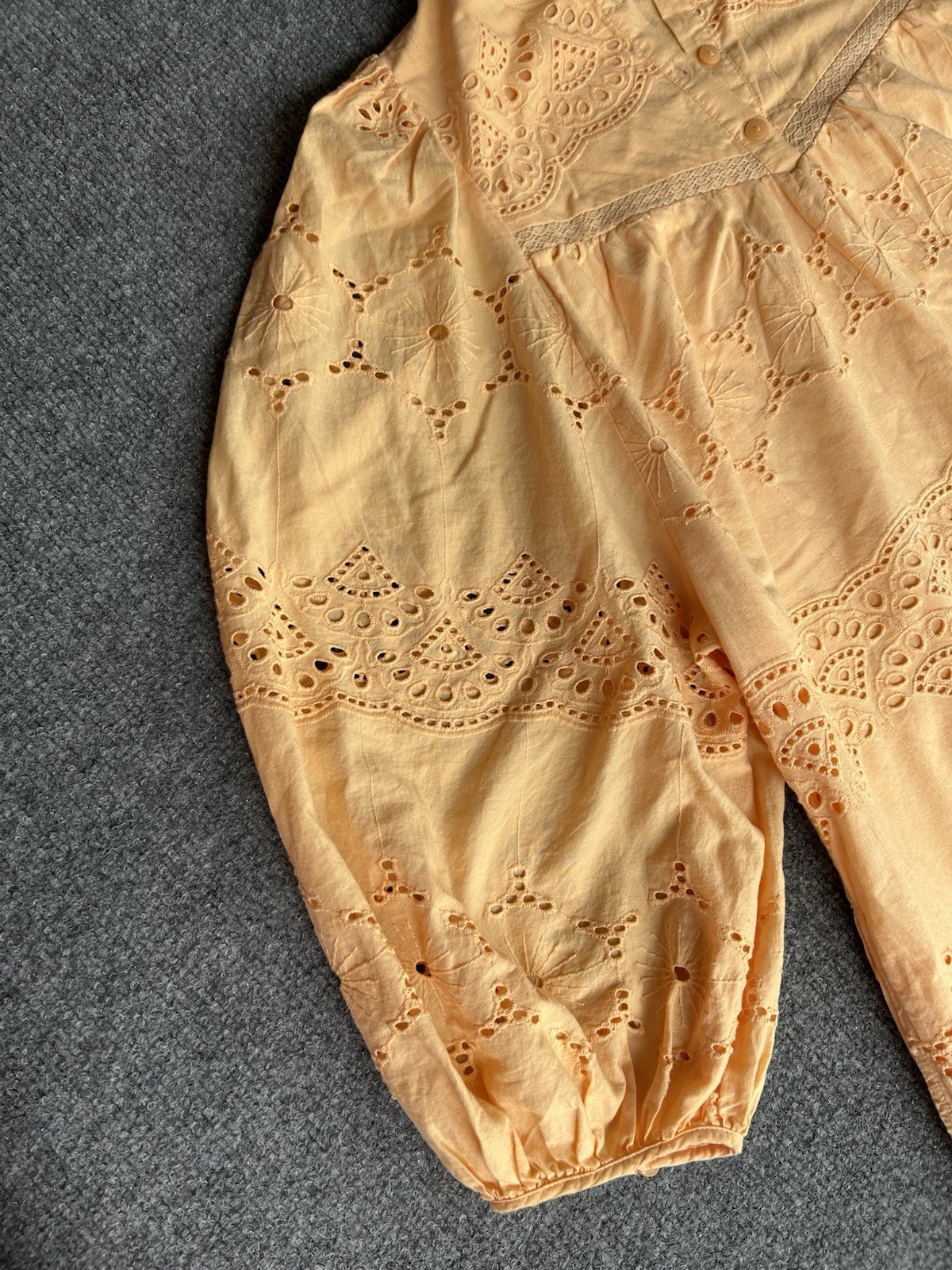 Universal Thread Peach Eyelet Lace Shift Dress Mo… - image 5