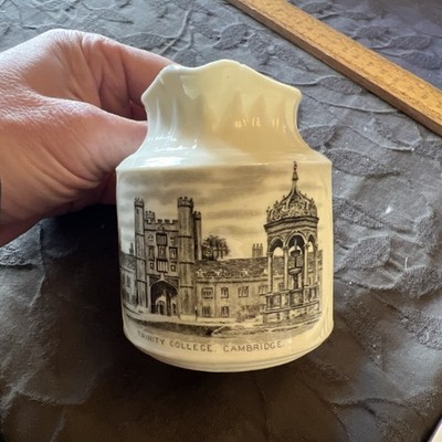 W H Goss China 8,5 cm Milch Sahnekännchen - Trinity College Cambridge