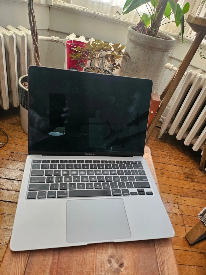 Apple MacBook Air 13" Retina (2020) - Intel Core i5, 8GB RAM, 256GB SSD - Image 2 of 4