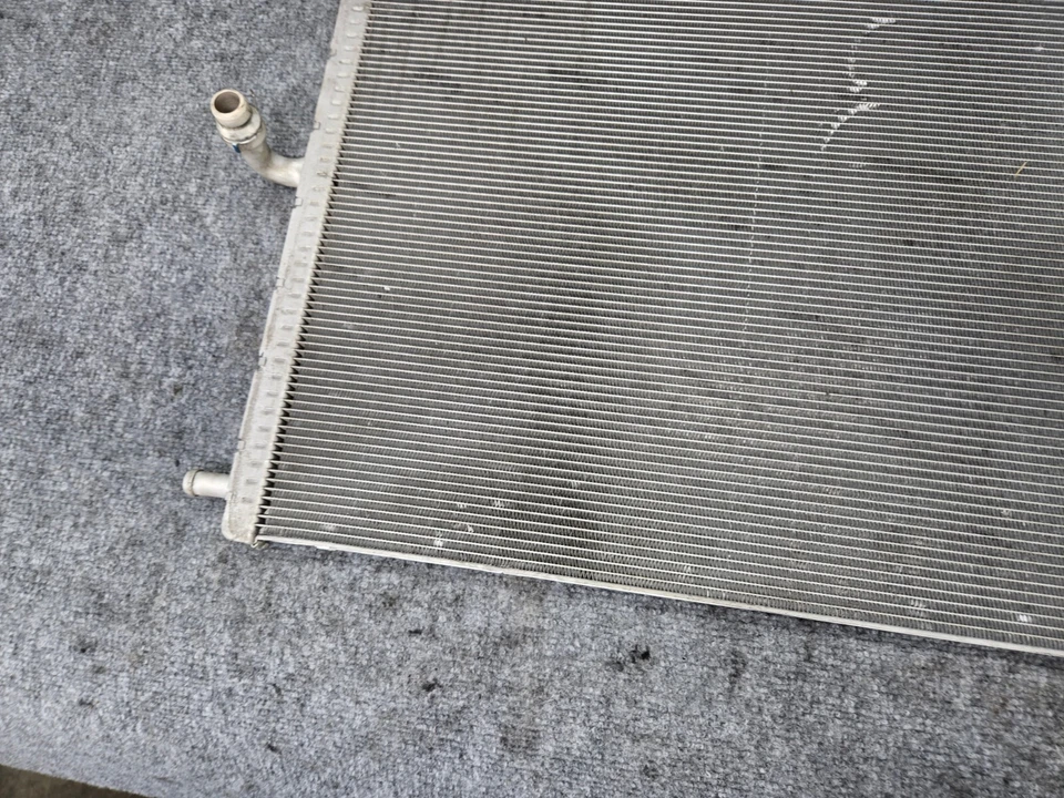 Radiador auxiliar Mercedes W167 X167 Gle350 Gls450 Gle450 OEM Foto 4 de 4