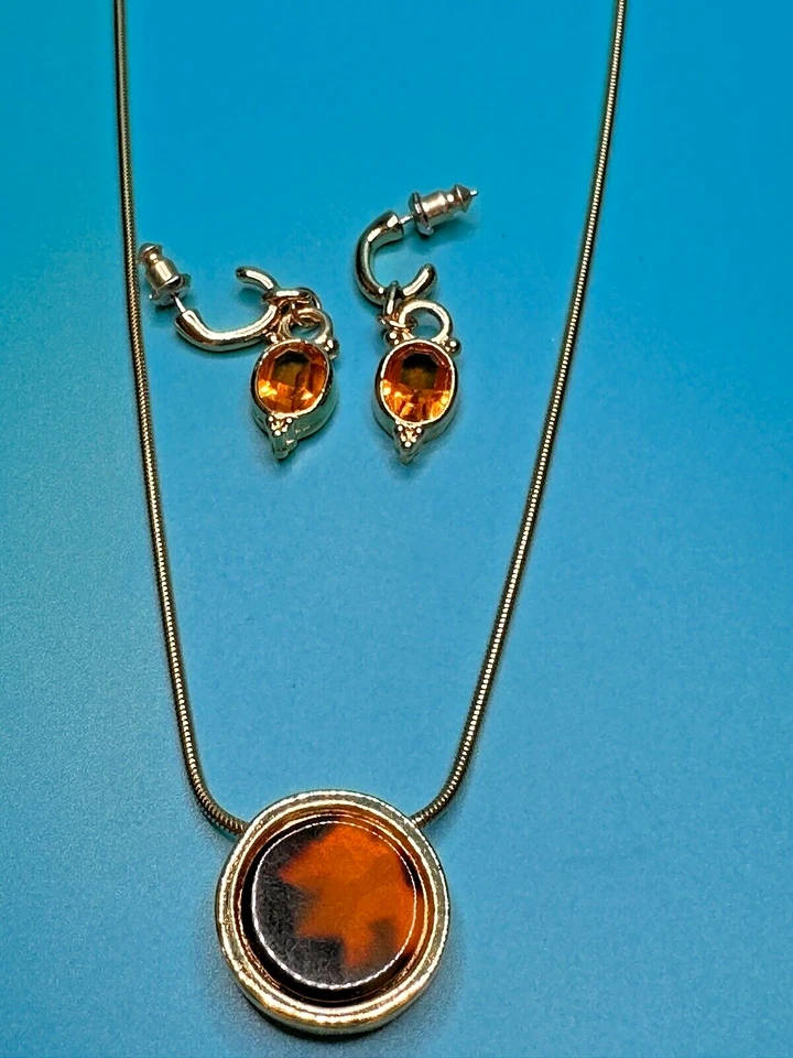 Collar Nine West - Colgante de color topacio - Pendientes perforados de color topacio sin marca Foto 2 de 4