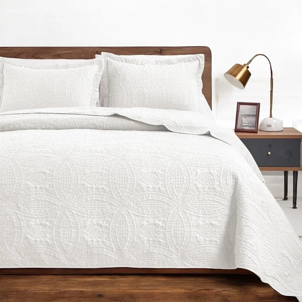 NEW West Elm White Embroidered Cal / King Boho Bedding Quilt Coverlet & Sham Set - Image 4 of 4