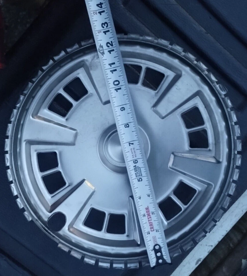 Tapacubos Toyota Corolla 1971 1972 Foto 3 de 4