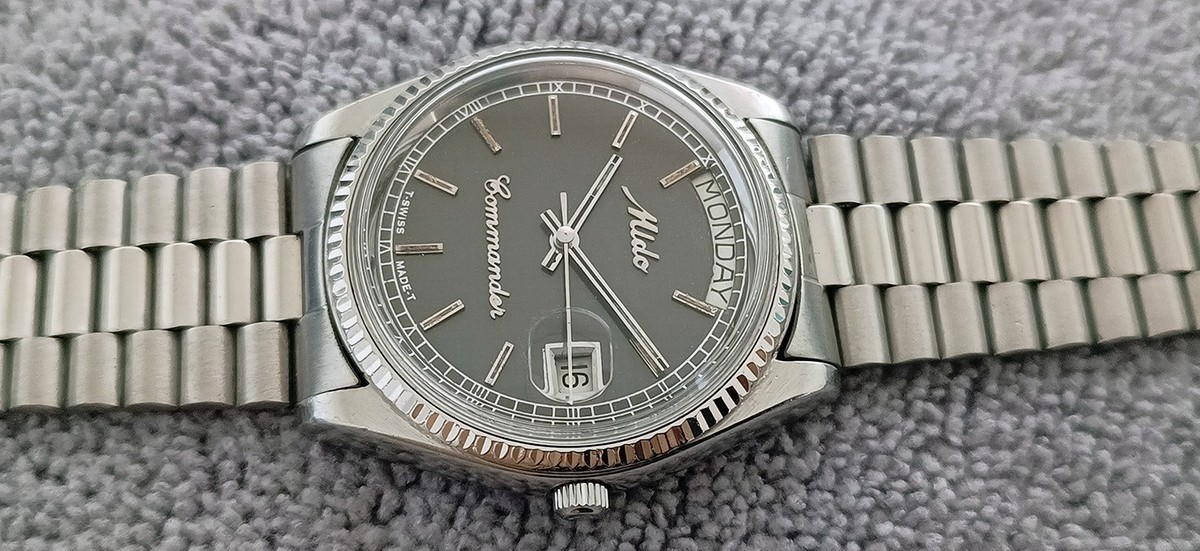 NICE VINTAGE MIDO COMMANDER MODEL 8299 AUTOMATIC 25 JEWELS SWISS 