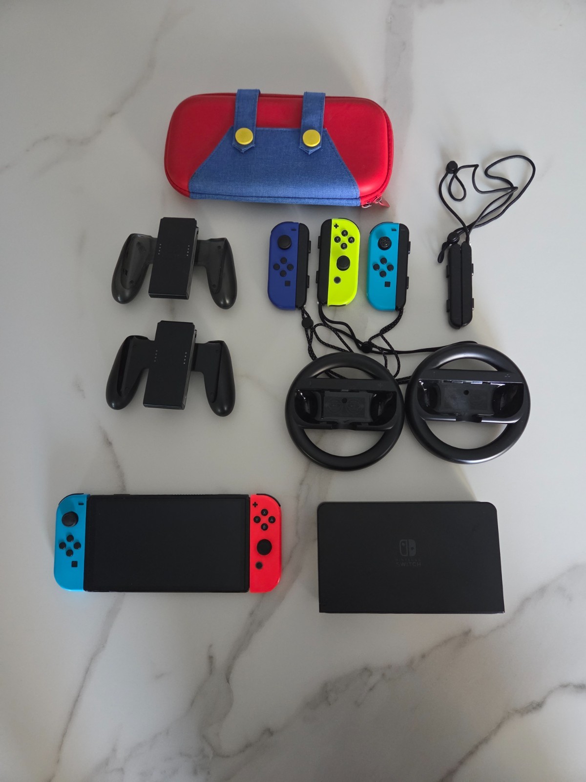 Nintendo Switch OLED 64GB + 5 Joy-Con Originali + Dock + Volanti + Accessori
