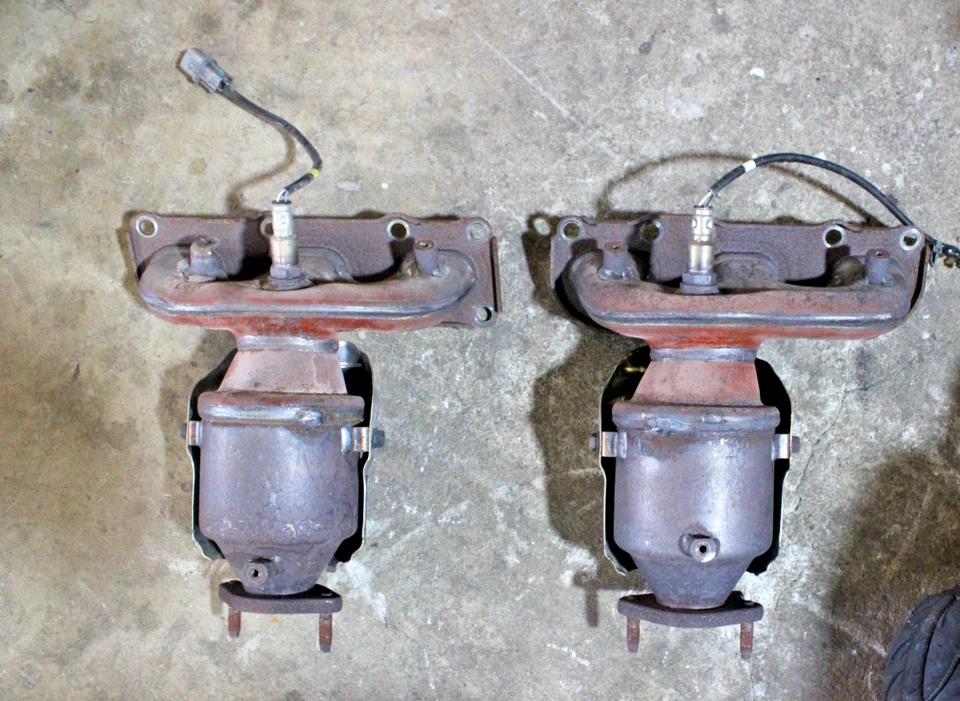 Colector de escape Hyundai Azera 2012-2017 (3,3 L), cabezal OEM CABEZALES DERECHO/IZQUIERDO 60 k Foto 2 de 4