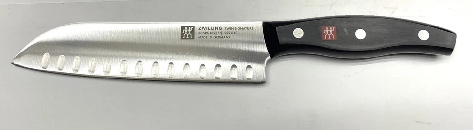 Cuchillo Santoku multiusos borde hueco de 7 pulgadas ZWILLING Twin Signature hecho en Alemania Foto 3 de 3