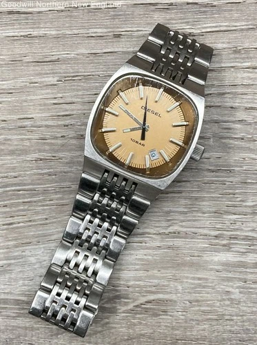 Diesel DZ-1051 10BAR Silver Tone Band, Gold Tone Dial Men's Watch