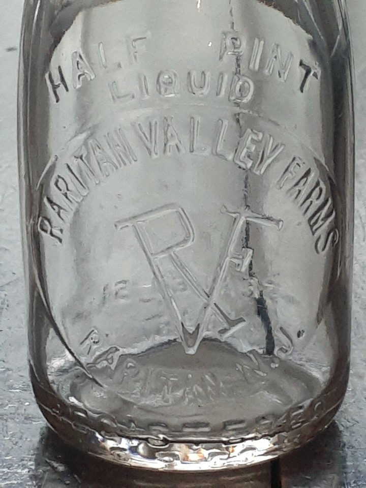 AntiqueVtg RARITAN VALLEY FARMSRARITAN New JerseyNJ DAIRY MILK BOTTLE eBay