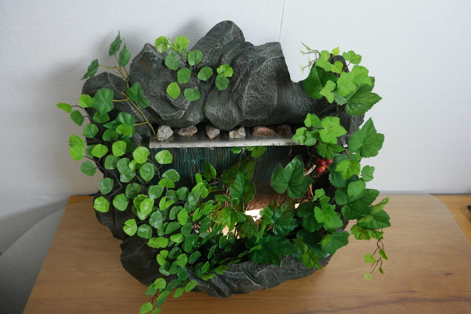 Gartenbrunnen Niagara mit LED Beleuchtung Polyresin 54 x 51 x 26cm Zimmerbrunnen