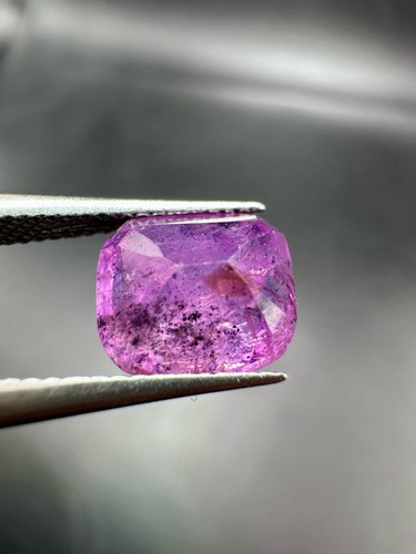 2.8 Ct Natural Pink Sapphire – Cushion Cut, Vivid Color, Untreated Gemstone - Picture 3 of 12