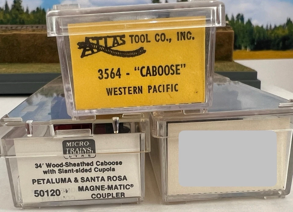 Lot of 6 N Scale Caboose train cars Petaluma Santa Rosa CA,Western Pacific U.P. - Image 2 of 4