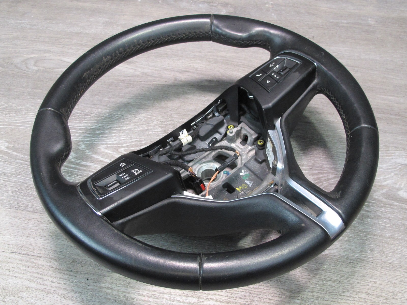 2017-2020 MASERATI LEVANTE M161 LEATHER STEERING W CONTROLS