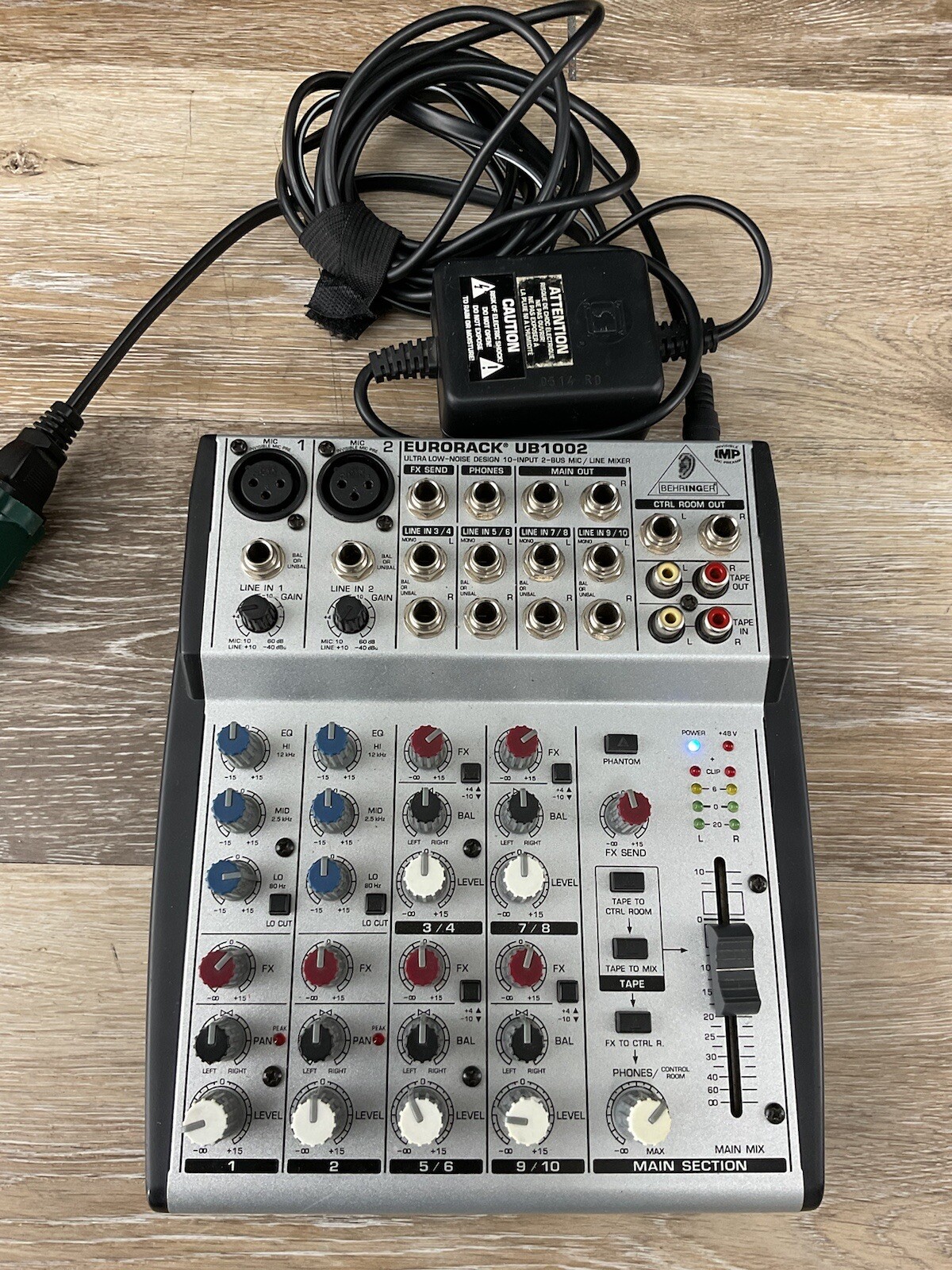 Behringer Eurorack UB1002 UltraLow Noise Design 10Input 2Bus Mic