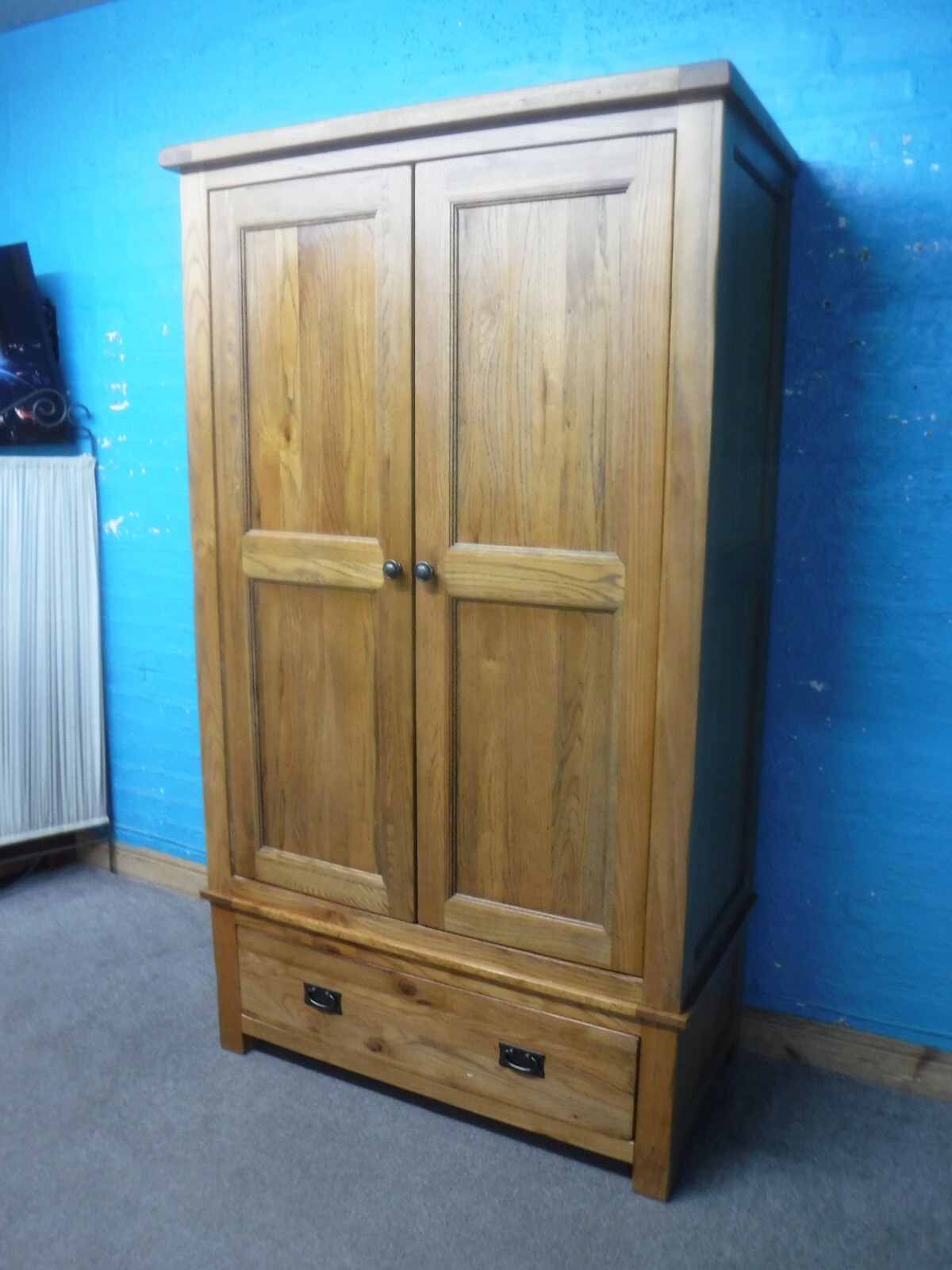 OAK FURNITURE LAND COUNTRY OAK CHUNKY SOLID 2DOOR 1DOVETAILED DRAWER