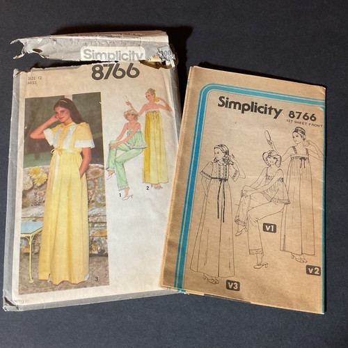 Vintage 1970s Simplicity 8766 Lingerie Nightgown Robe PJ’s Pattern Size 12 Uncut - 第 1/4 張圖片