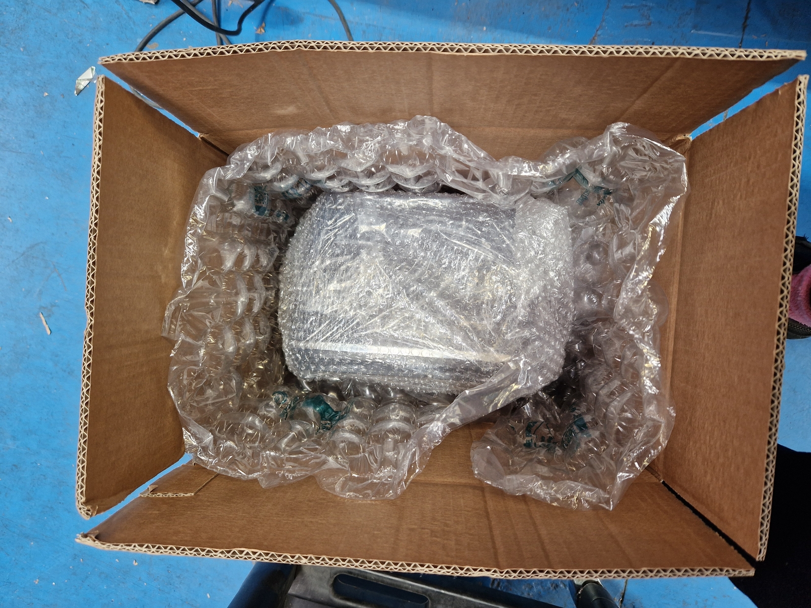 De'Longhi CTAC4003.BK Avvolta 4 Slice Toaster with Defrost (Scratched