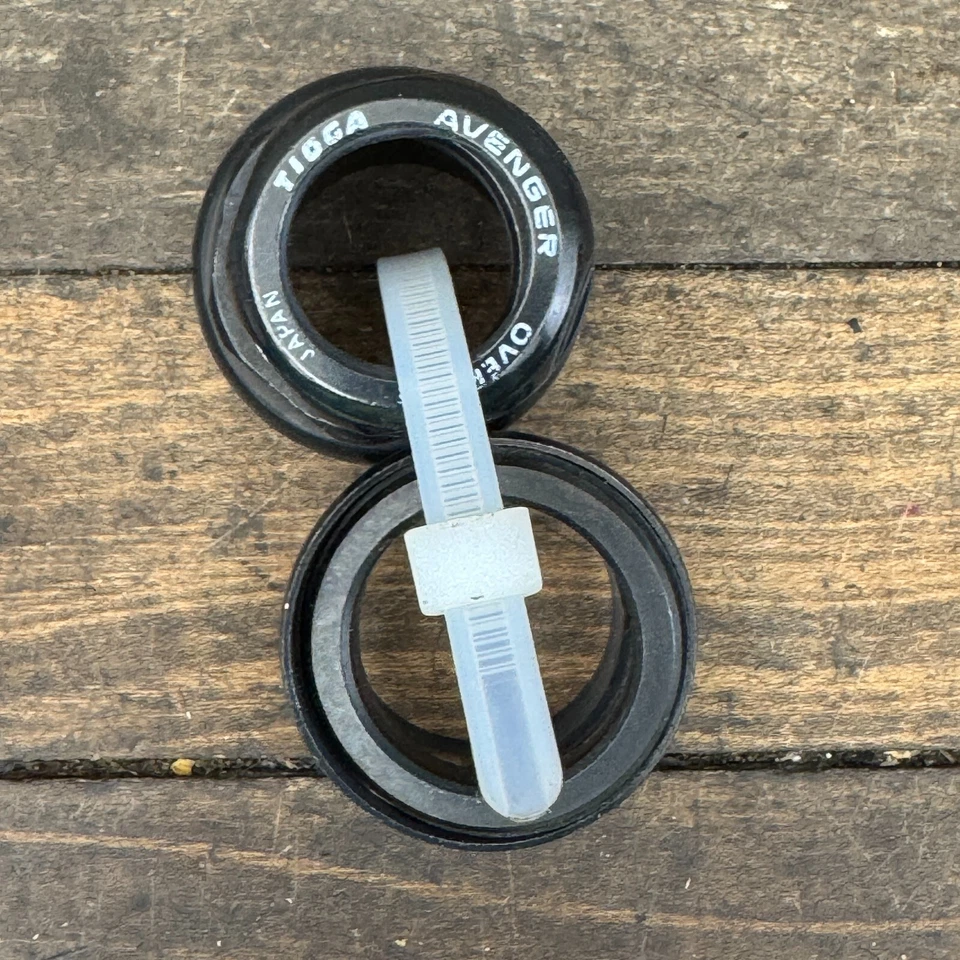 Auriculares roscados Tioga Avenger de colección de 1 1/8 pulgadas NOS PARTE tuerca superior negra años 90 MTB Foto 2 de 4