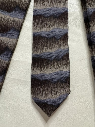 J Garcia Neck Tie 100% Silk Stripes 56” X 3.75” - Picture 7 of 9