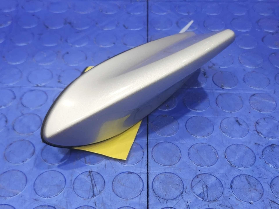 Conjunto de antena de radio satelital Toyota Prius 16-21 plateada 1F7 OEM 86960-47050 Foto 3 de 4