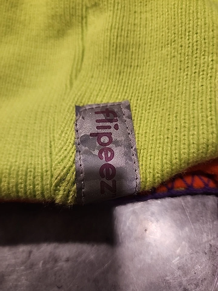 Sombrero verde Flipeez Peek-a-Boo Monster con brazos móviles Foto 4 de 4