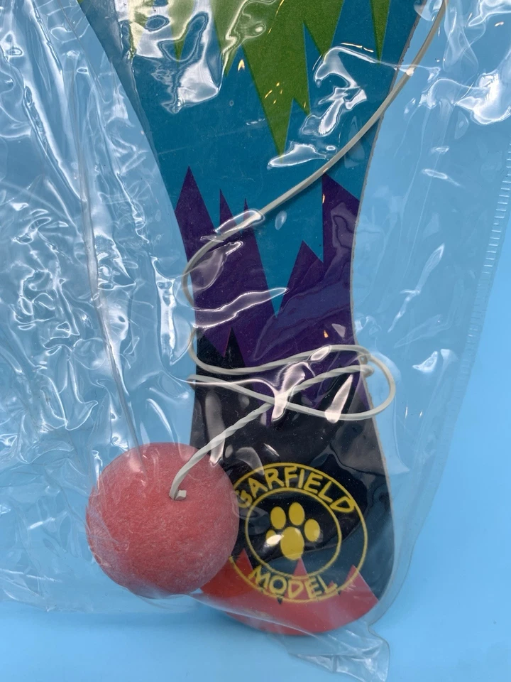 Imperial Garfield Wood Paddle Ball Game Toy 1987 United Feature Syndicate. read - Image 4 of 4