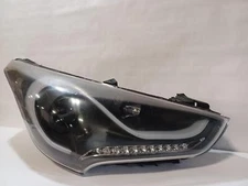 Used Right Headlight Assembly fits: 2016 Hyundai Veloster halogen w/projector Ri