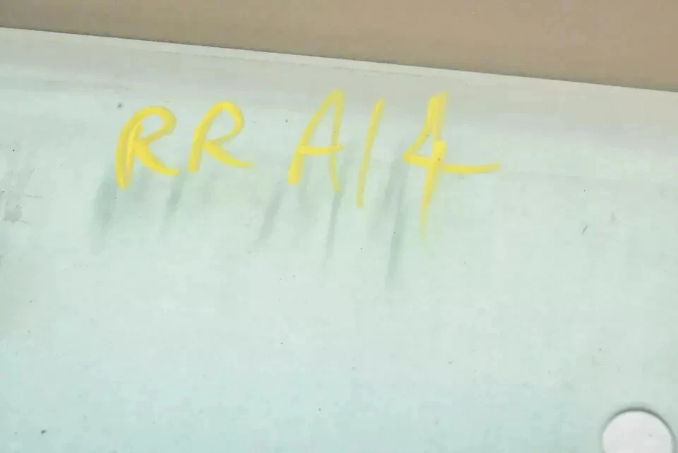 03-09 Mercedes W209 CLK350 CLK500 CLK550 Rear Right Side Door Window Glass OEM - Image 4 of 4