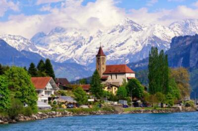Wandbild: Brienz-Stadt am Brienz-See von Interlaken, der Schweiz, mit [...]