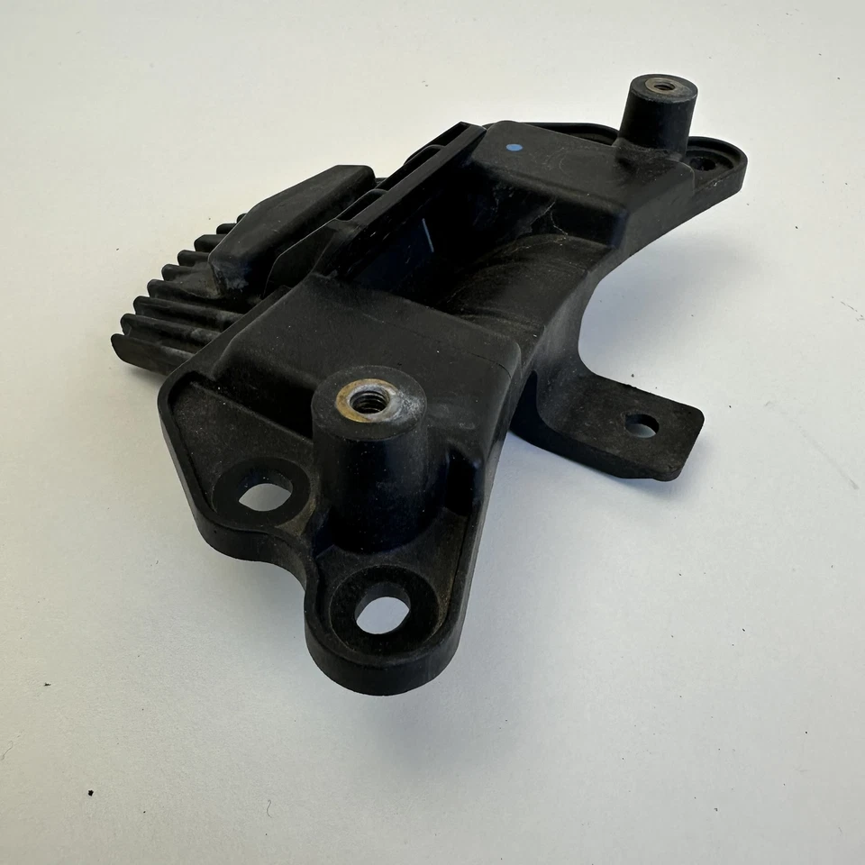 Soporte de montaje de subchasis trasero Triumph Street Triple S 660 2018 T2070577 Foto 3 de 4