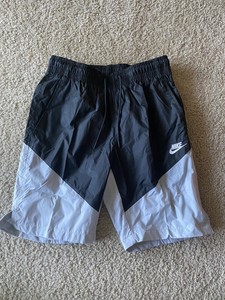 windbreaker shorts nike
