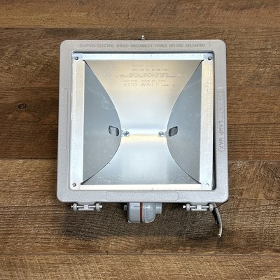 Hubbell Killark QL-500K Aluminum 500 Watt Quartz Swivel  Floodlight