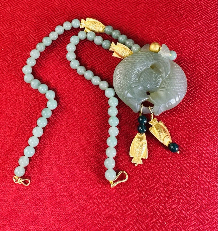Collar de cuentas de aventurina de jade verde chino de colección colgante de peces tallados tono dorado Foto 2 de 4